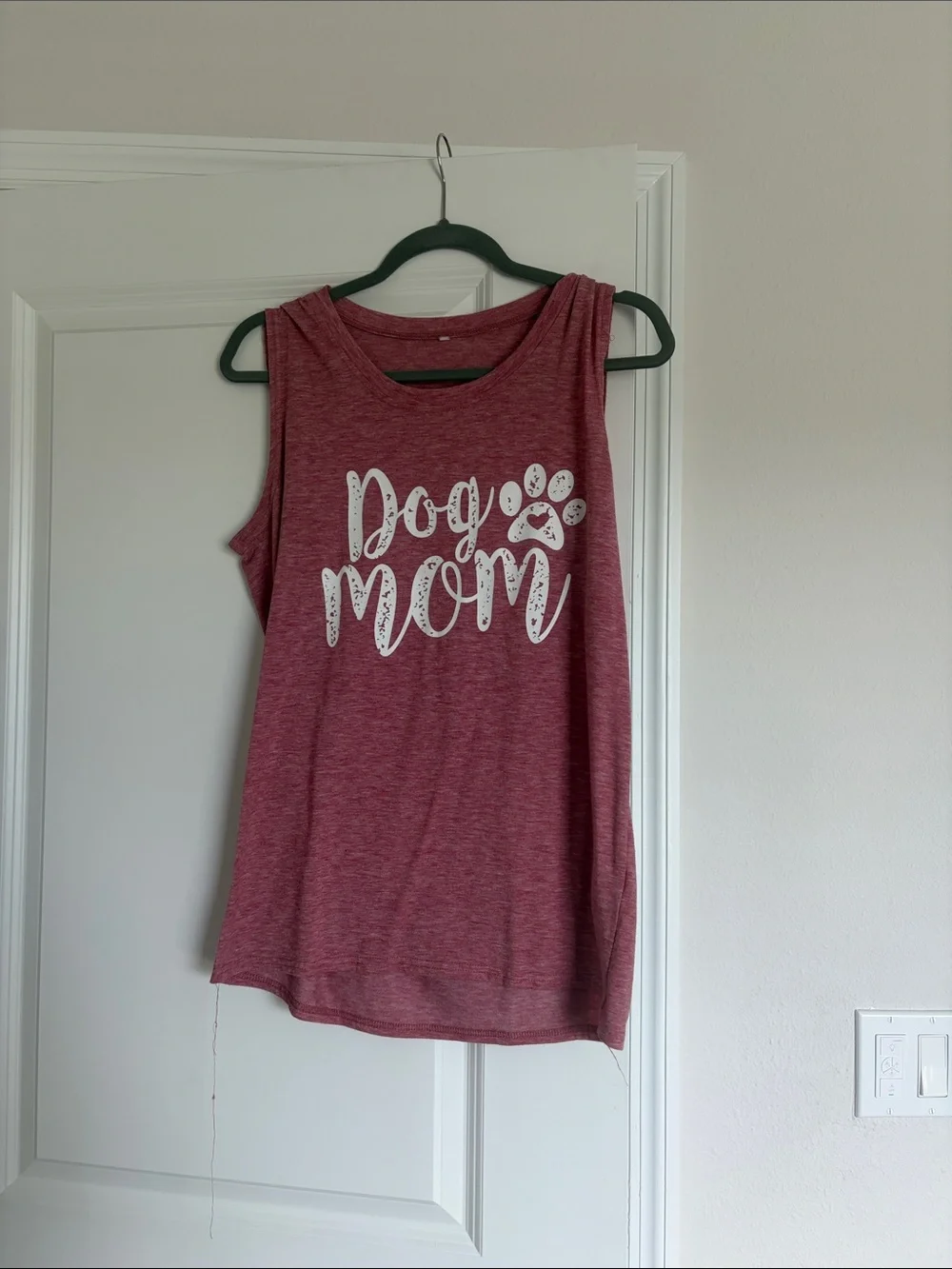Dog Mom Sleeveless Tank Top in Heather Maroon